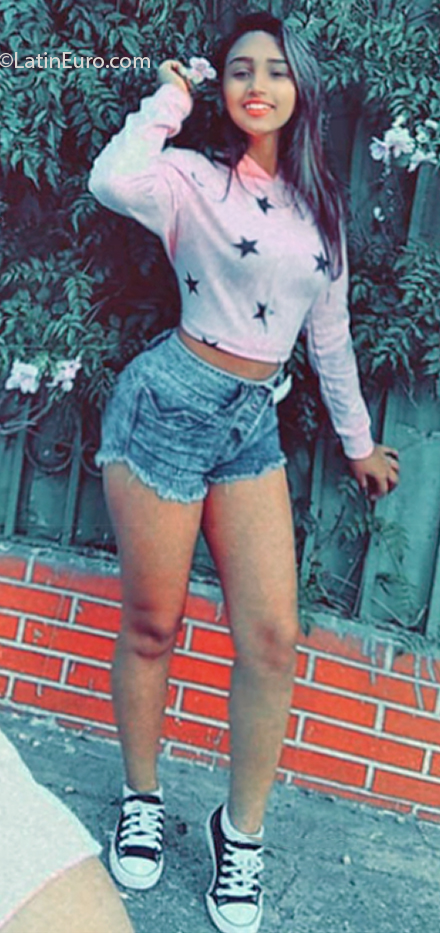 Date this funny Venezuela girl Daniela from Caracas VE3094