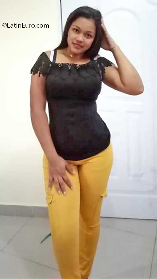 Date this exotic Dominican Republic girl Dargelis from Santo Domingo DO37797