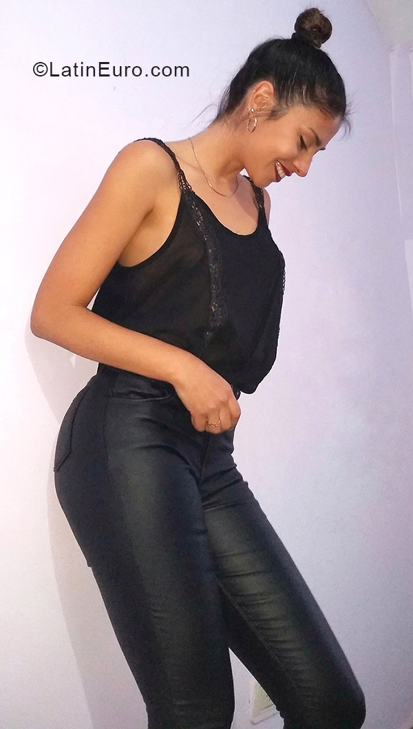 Date this lovely Argentina girl Jane from San Luis AR399