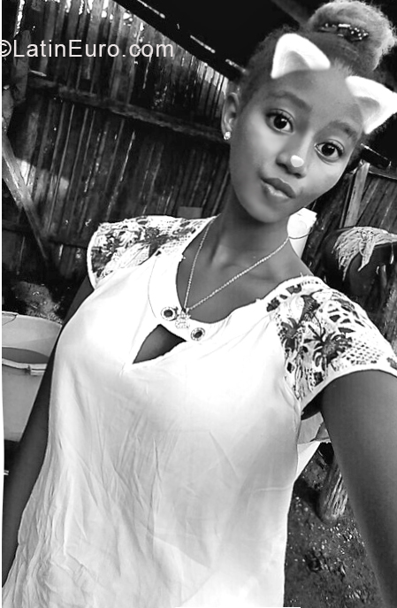 Date this voluptuous Colombia girl Briny from Quibdo CO27166