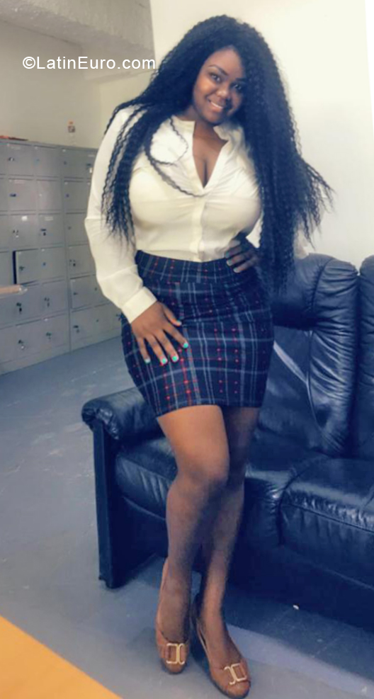 Date this voluptuous Dominican Republic girl Rafaela from Santo Domingo DO37944