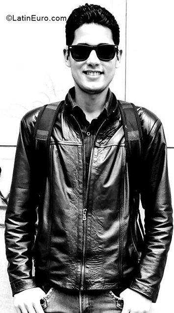 Date this cute Colombia man DQH from Bogota CO27191