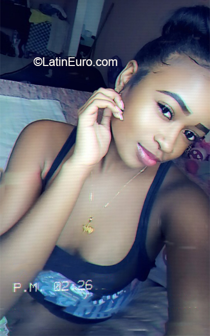 Date this young Colombia girl Nia from Cali CO27194