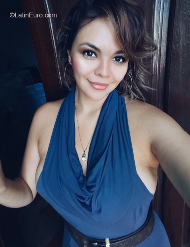 Date this lovely Brazil girl Bruna from Foz do Iguacu BR11369