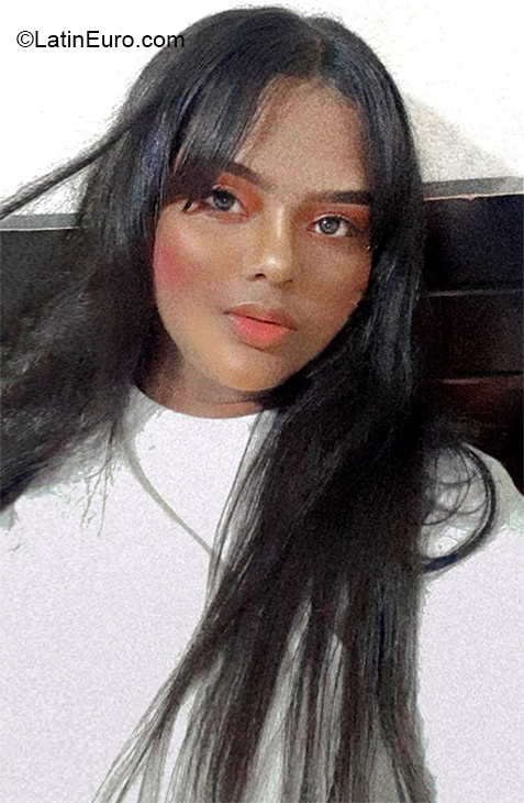 Date this voluptuous Colombia girl Paola from Barranquilla CO27213