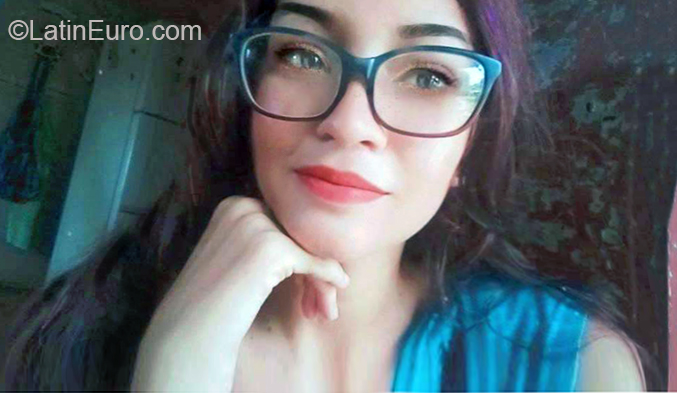 Date this sultry Venezuela girl Carmen from Caracas VE3165