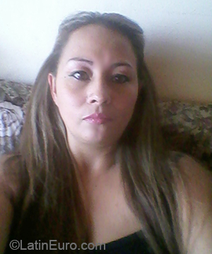 Date this nice looking Colombia girl Monica from Sevilla CO27248