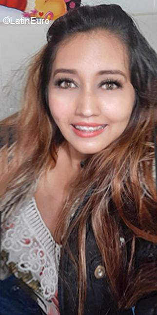 Date this attractive Colombia girl Andrea from Bogota CO27250