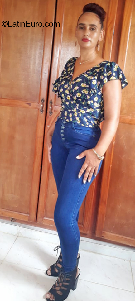 Date this athletic Colombia girl Wendy from Santo Domingo CO27273