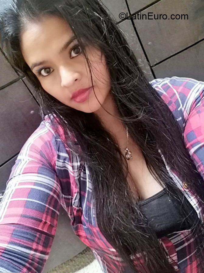 Date this happy Colombia girl Leidy from Bogota CO27290