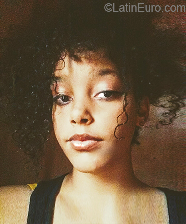 Date this sultry Brazil girl Karen from Avare BR11119