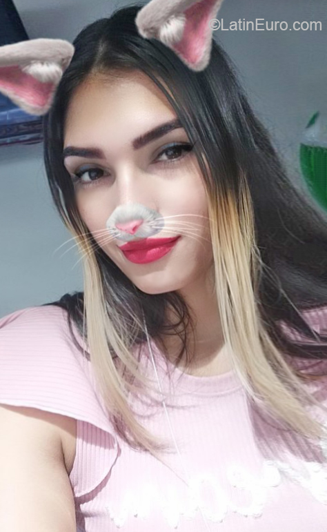 Date this georgeous Colombia girl Jazmin from Pereira CO27305