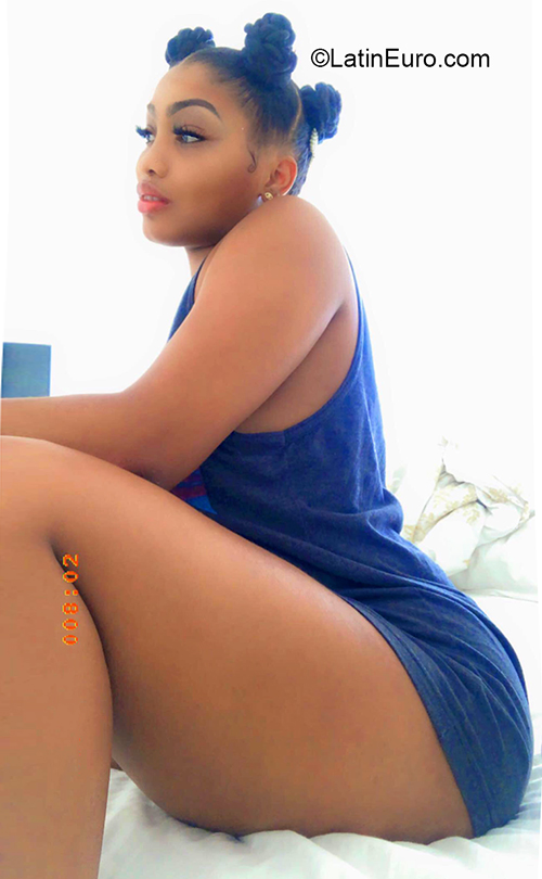 Date this sensual Dominican Republic girl Raysa from Santo Domingo DO38104