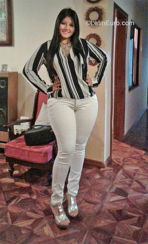 Date this sultry Ecuador girl Roxana from Manta EC493