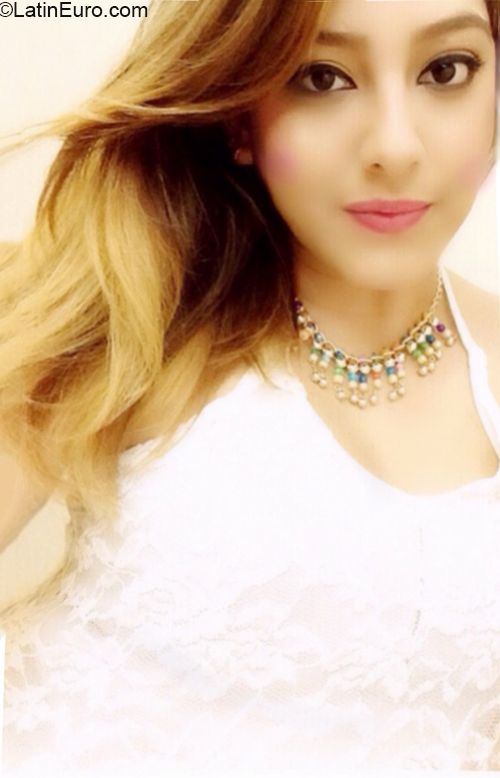 Date this charming Venezuela girl Mafer from Valencia VE3227