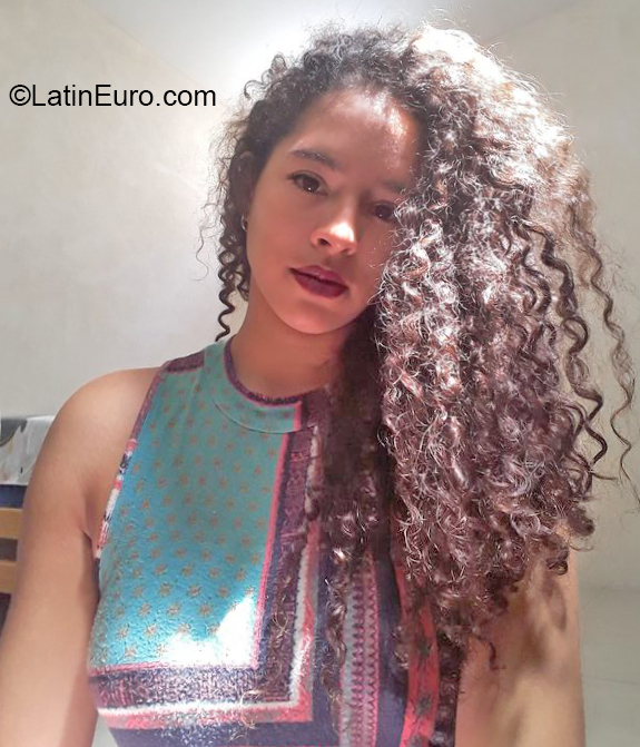 Date this athletic Ecuador girl Genesis from Guayaquil EC693