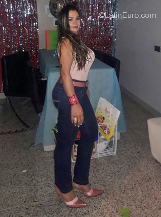 Date this hot Colombia girl Luz from Medellin CO27548
