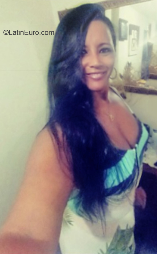 Date this athletic Brazil girl Ellen from Rio de Janeiro BR11553