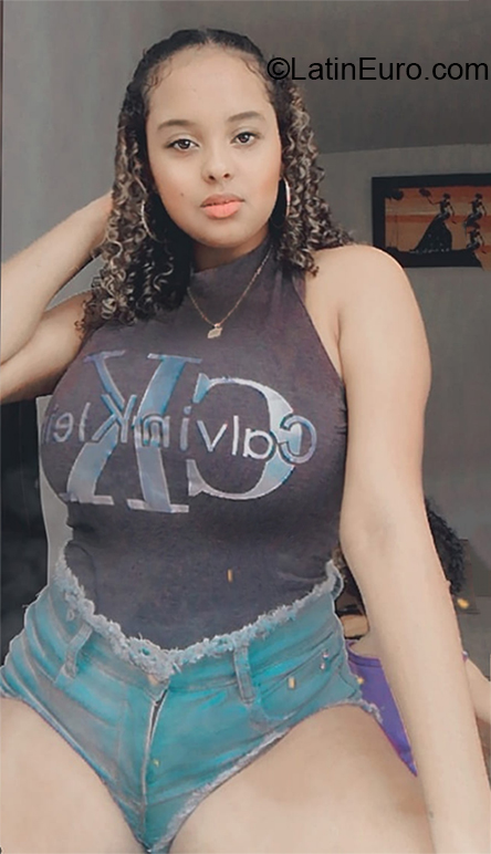 Date this charming Colombia girl Sofia from Medellin CO27600