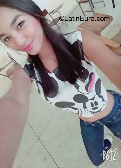 Date this hot Venezuela girl Mariangel from Falcon VE3269