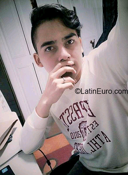 Date this fun Colombia man Deimer from Bogota CO27657
