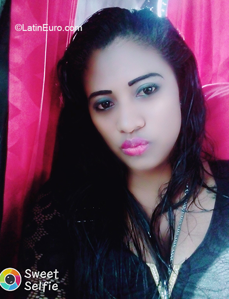 Date this lovely Ecuador girl Katherine from Guayaquil EC526
