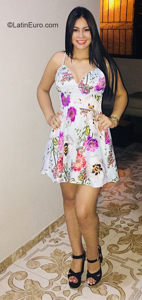 Date this charming Colombia girl Daniela from Bogota CO27695