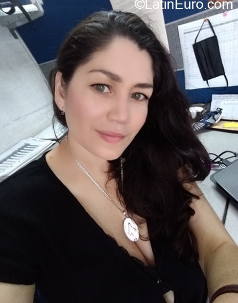 Date this exotic Colombia girl Fey from Medellin CO27707