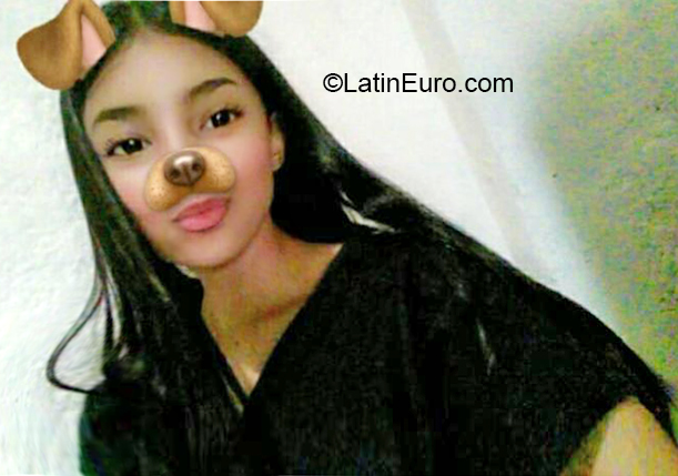 Date this nice looking Venezuela girl Sofya from Los Teques VE3281