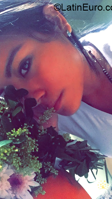 Date this happy Colombia girl Angie from Cali CO27759