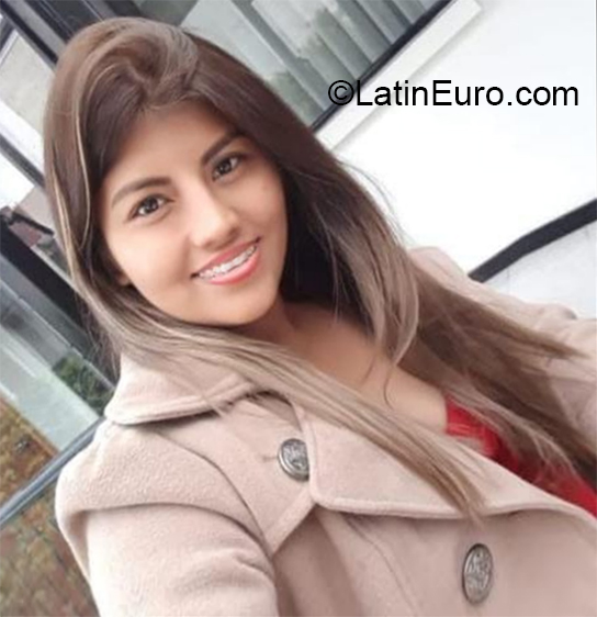 Date this lovely Colombia girl Leidy from Bucaramanga CO27878