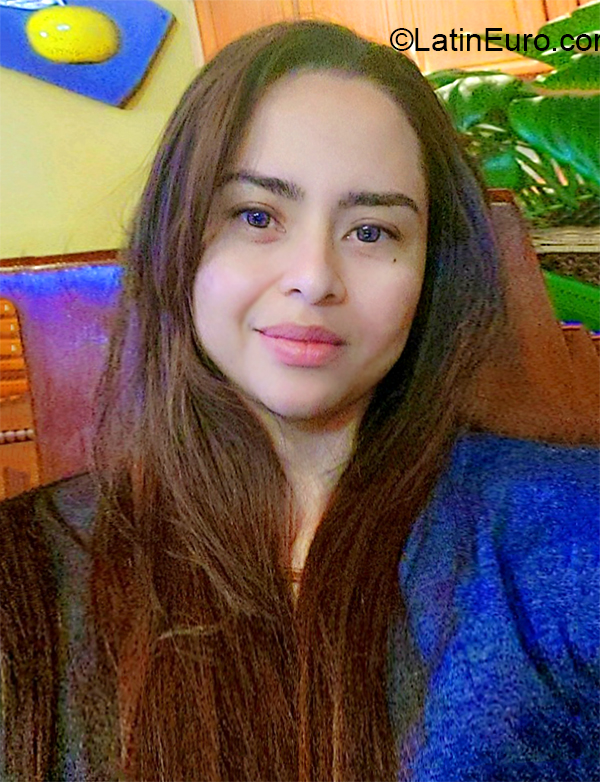 Date this happy Colombia girl Rubi from Pasto CO27894