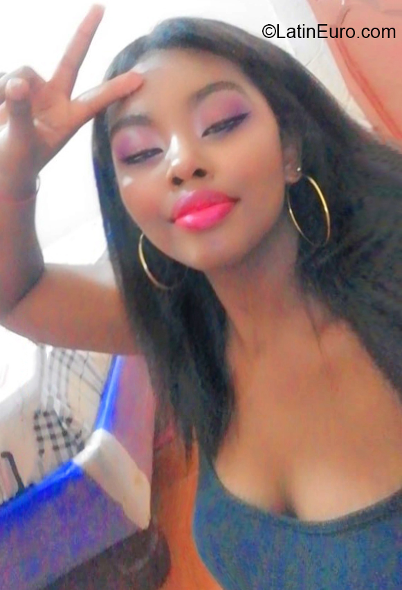 Date this funny Colombia girl Angela from Ibaque CO27956