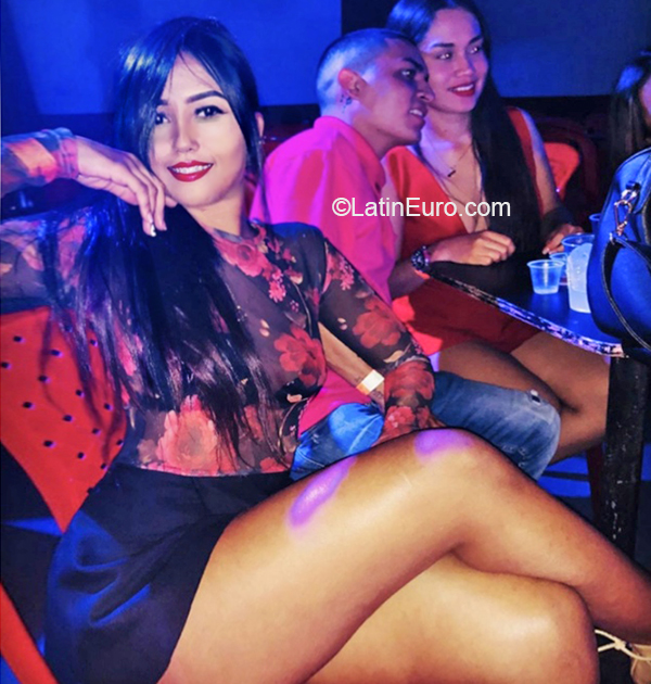 Date this foxy Colombia girl Stefanie from Cali CO27997