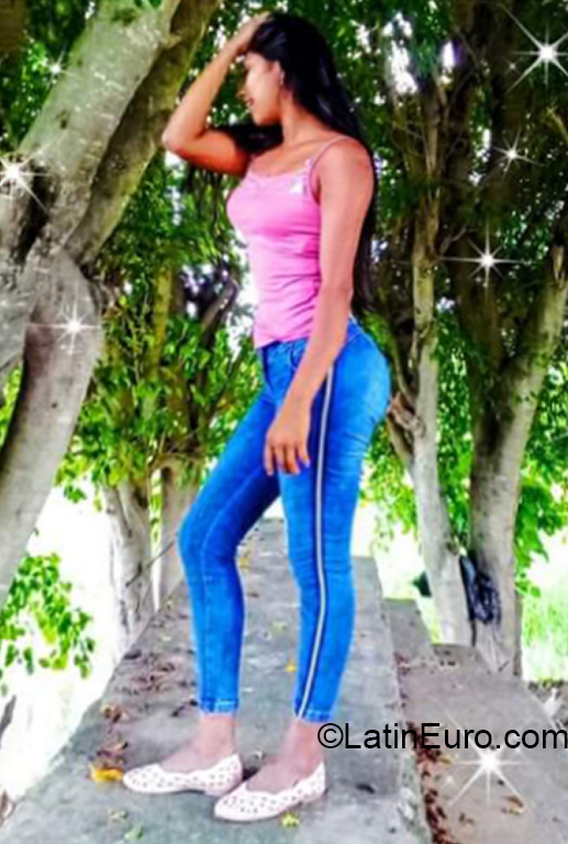 Date this beautiful Peru girl Bidelitia from Huancayo PE1612