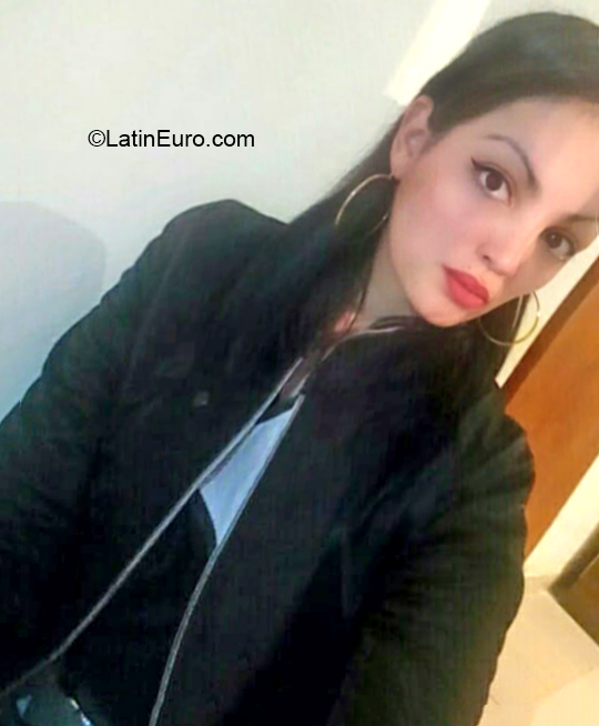 Date this pretty Argentina girl Solange from Puerto Madryn AR470