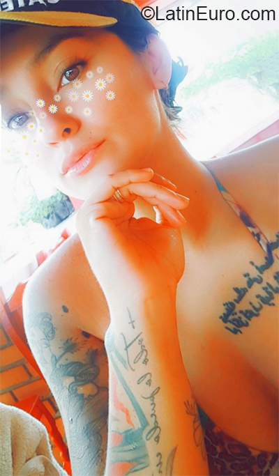 Date this attractive Colombia girl Daniela from Cali CO28022