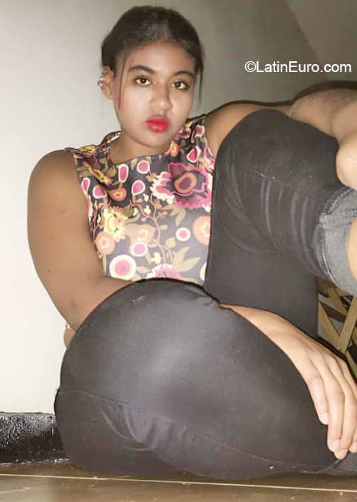 Date this tall Colombia girl Camila from Bogota CO28029