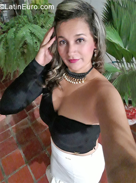 Date this beautiful Colombia girl Yuli from Cucuta CO28075