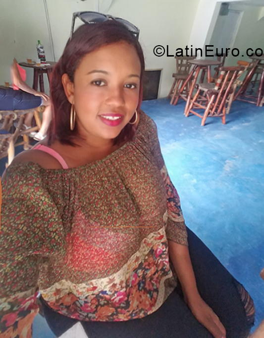Date this hot Dominican Republic girl Gabriela from Santo Domingo DO38520