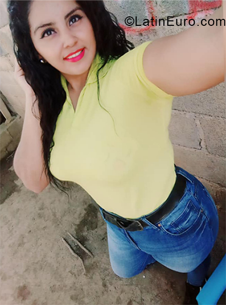 Date this foxy Nicaragua girl Izamara from Managua NI252
