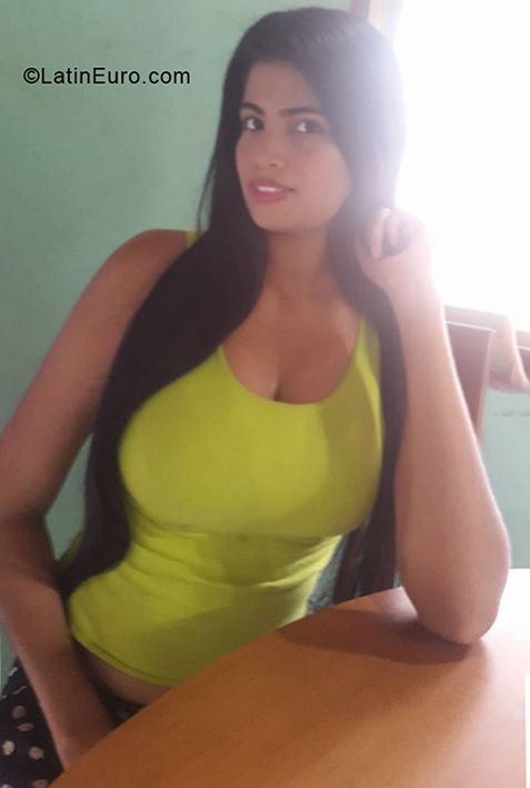 Date this lovely Venezuela girl Vanessa from Ciudad Guayana VE3375
