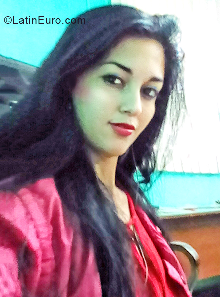 Date this foxy Cuba girl Veronica from Havana CU710