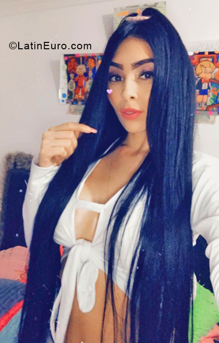 Date this hard body Colombia girl Saritha from Medellin CO28230