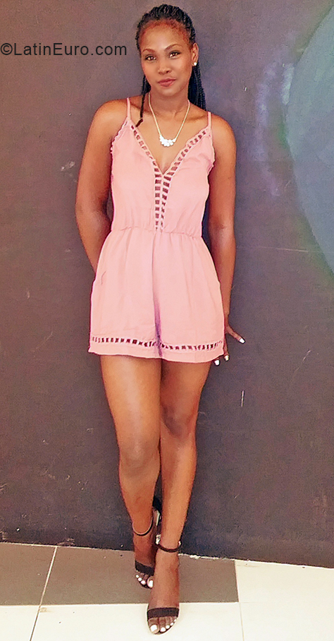 Date this voluptuous Dominican Republic girl Claudia from La Romana DO38560