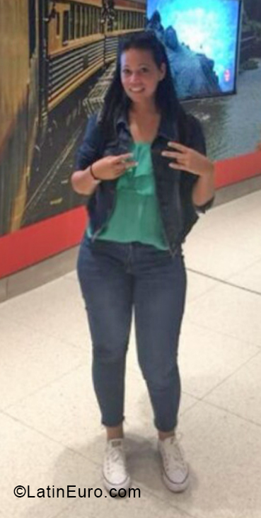 Date this pretty Cuba girl Yanelis from Bayamo CU715