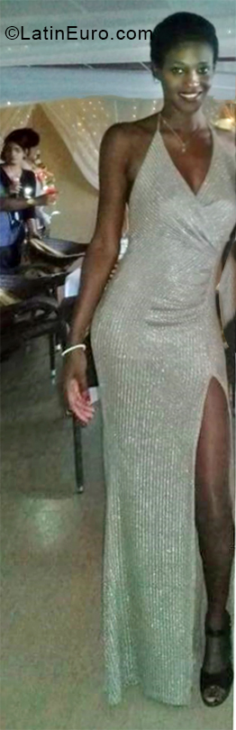 Date this fun Cuba girl Karly from Havana CU712