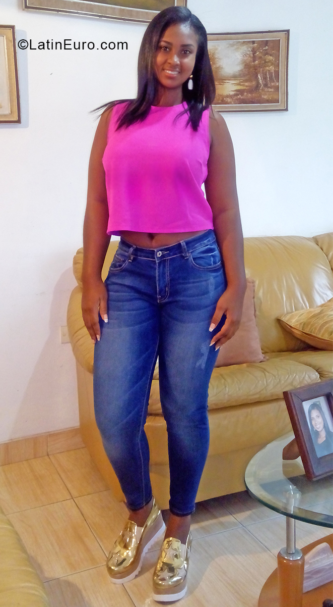 Date this pretty Venezuela girl Narym from Valencia VE3392