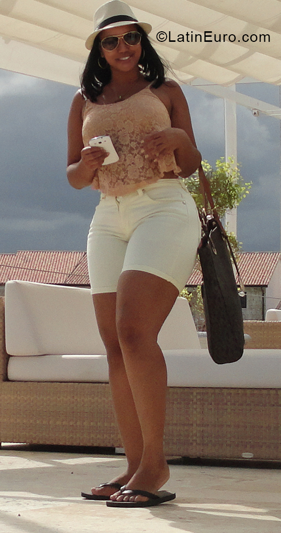 Date this cute Dominican Republic girl Yen from Santo Domingo DO38573