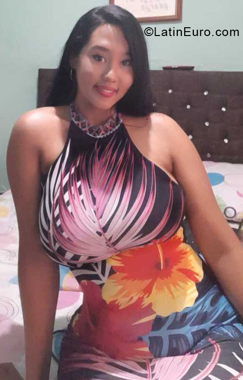 Date this tall Colombia girl Camila from Cali CO28354